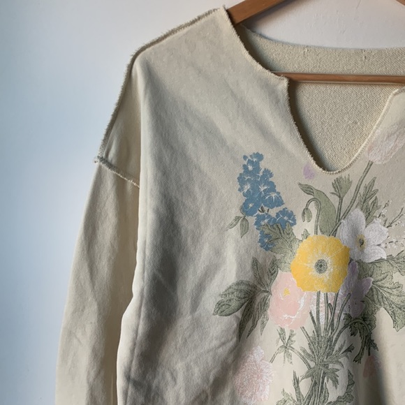 Y2K | Floral Graphic Cottage Core Cropped V-neck Lightweight Cozy Knit Shirt Top - Picture 3 of 6